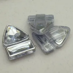 pedra chaton com furo passante tri�ngulo baguete 40x28mm pass.8x4mm cristal filete prata 3 pe�as